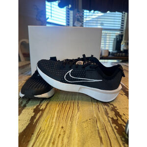 NIKE | Athletic Shoes Black White Size 7